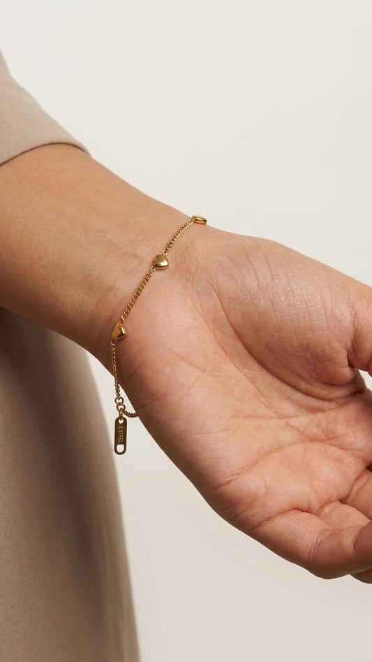 Dainty Heart Charm Bracelet