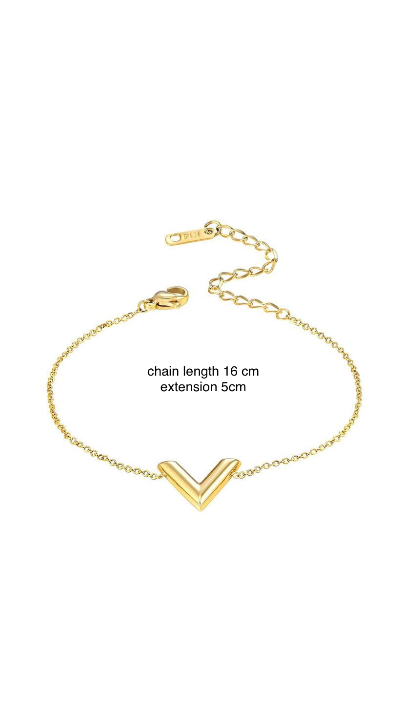Gold Essence Bracelet – Sculptural Chevron Motif