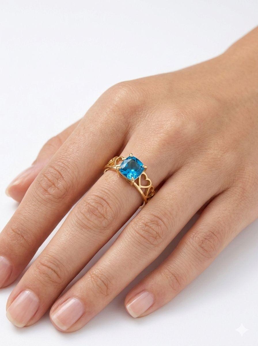 Blue Stone Ring – Heart-Detail Filigree Gold Band