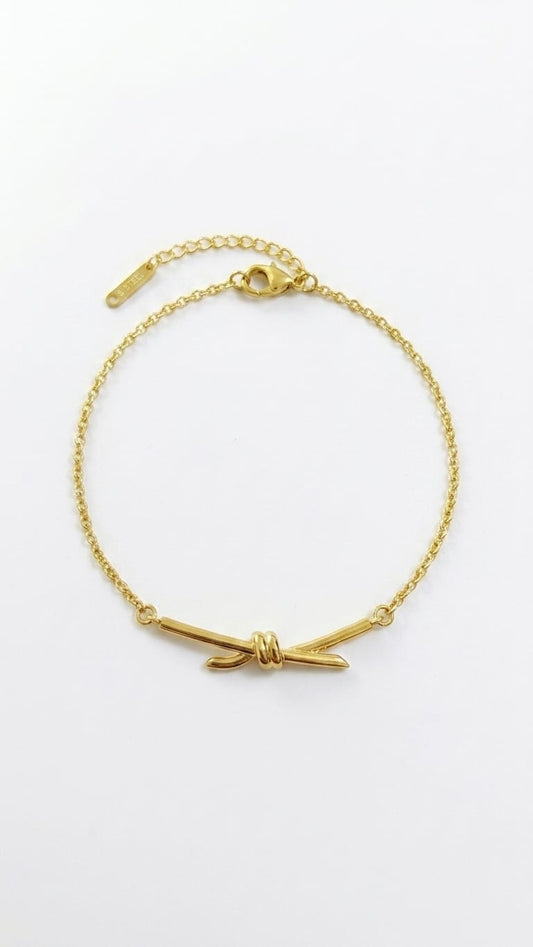 Minimalist Knot Motif Bracelet